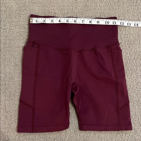 🩷 PINK Active Small Women's High-Waisted Burgundy Shorts Ribbed Waist Like New - Picture 3 of 6